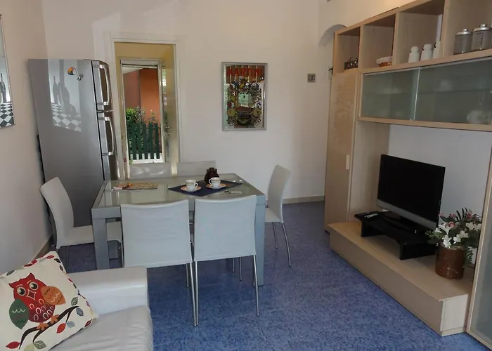 Appartement With Outdoor Patio And Fireplace