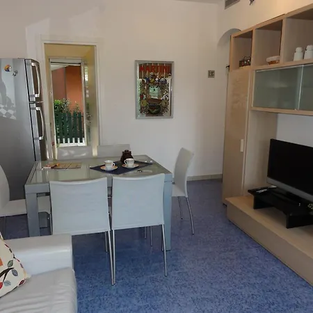 Appartamento With Outdoor Patio And Fireplace