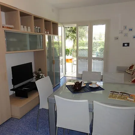 Apartment With Outdoor Patio And Fireplace Bibione