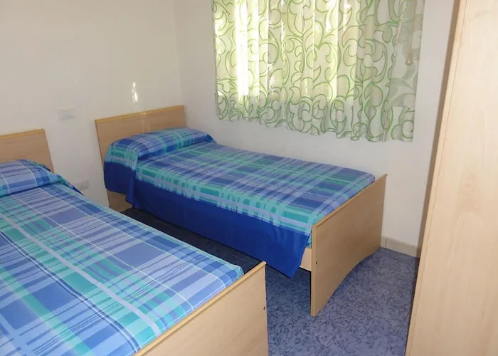 With Outdoor Patio And Fireplace Апартаменти