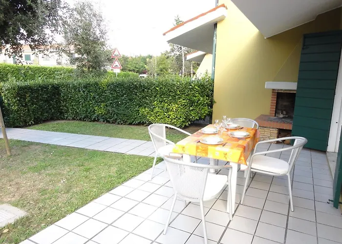 Апартаменти With Outdoor Patio And Fireplace